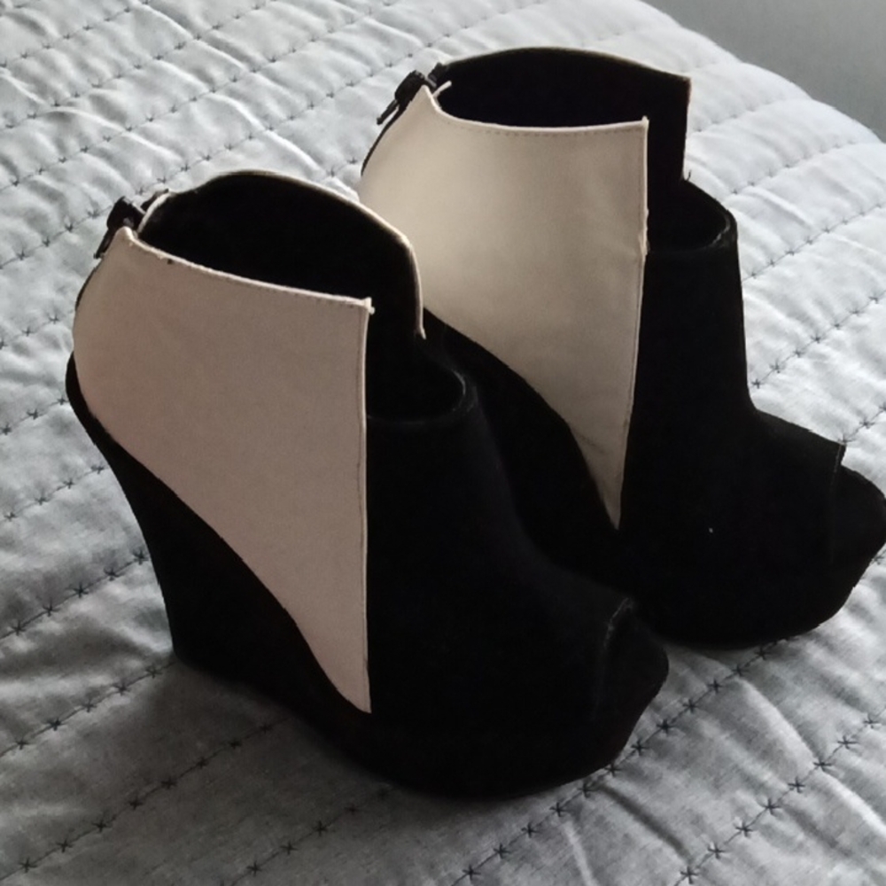Stylish Black and Cream Wedge Heels Qupid Size 6